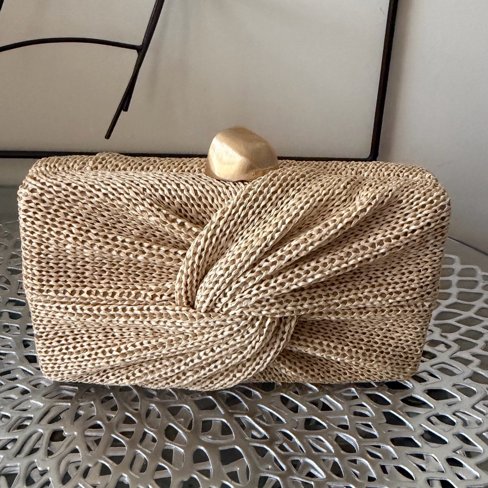 Cult Gaia Lisse Knotted Raffia Clutch Bag with Gold Closure NWT - Picture 2 of 13
